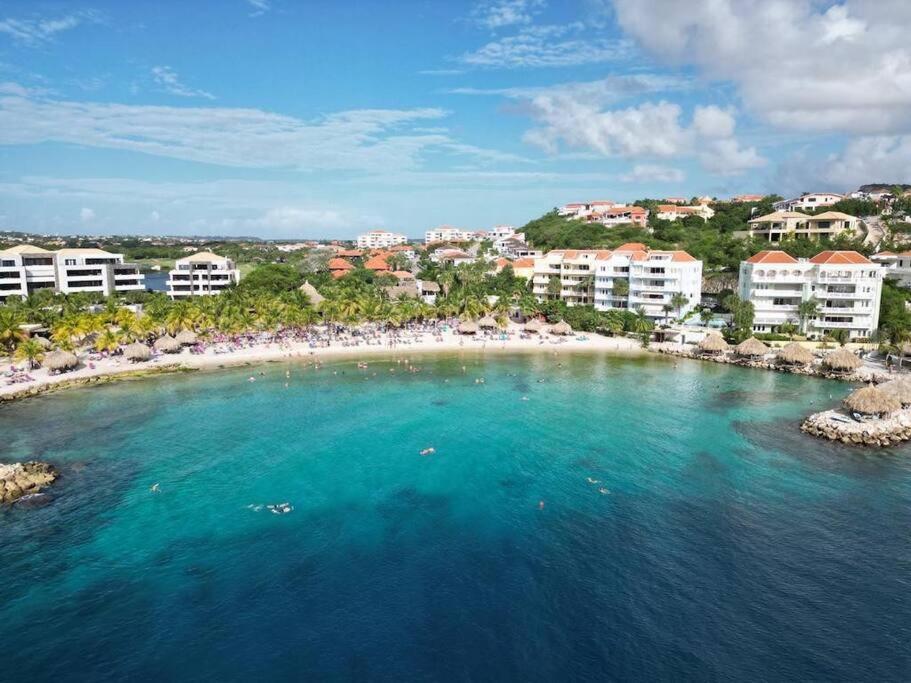 Blue Emerald Beachfront Blessing Willemstad Exterior photo