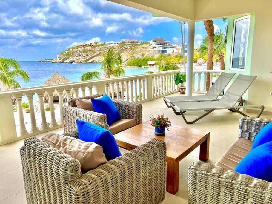 Blue Emerald Beachfront Blessing Willemstad Exterior photo
