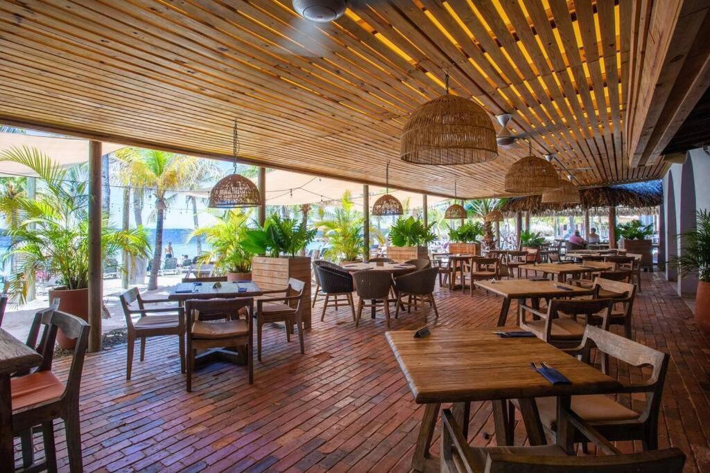 Blue Emerald Beachfront Blessing Willemstad Exterior photo