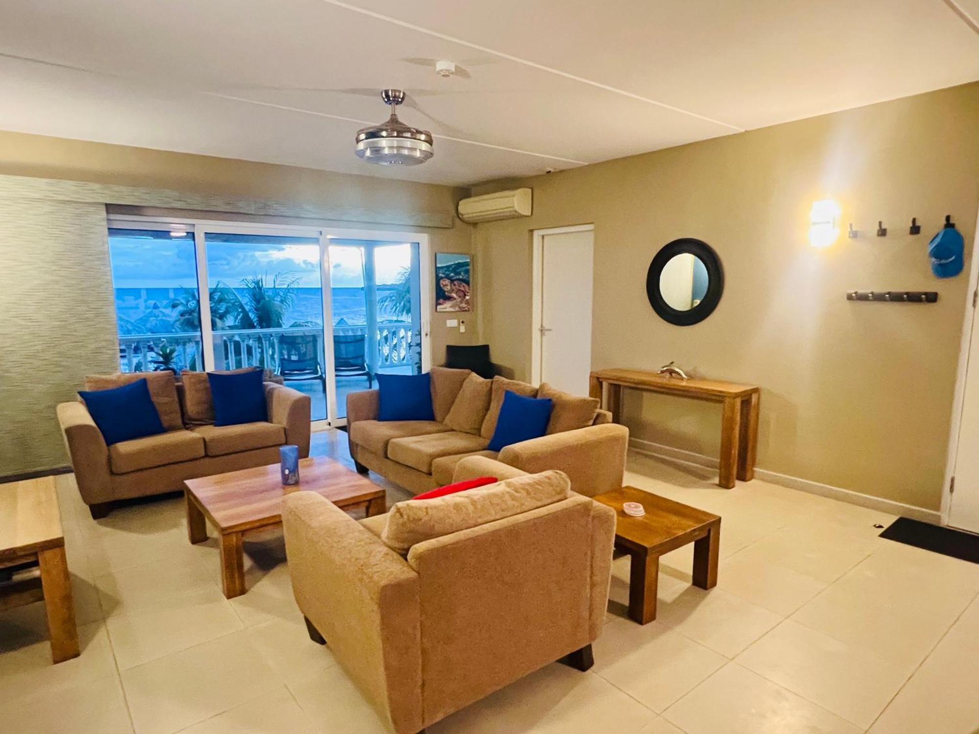 Blue Emerald Beachfront Blessing Willemstad Exterior photo